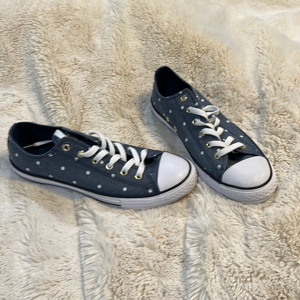 New without box kids converse size 5.